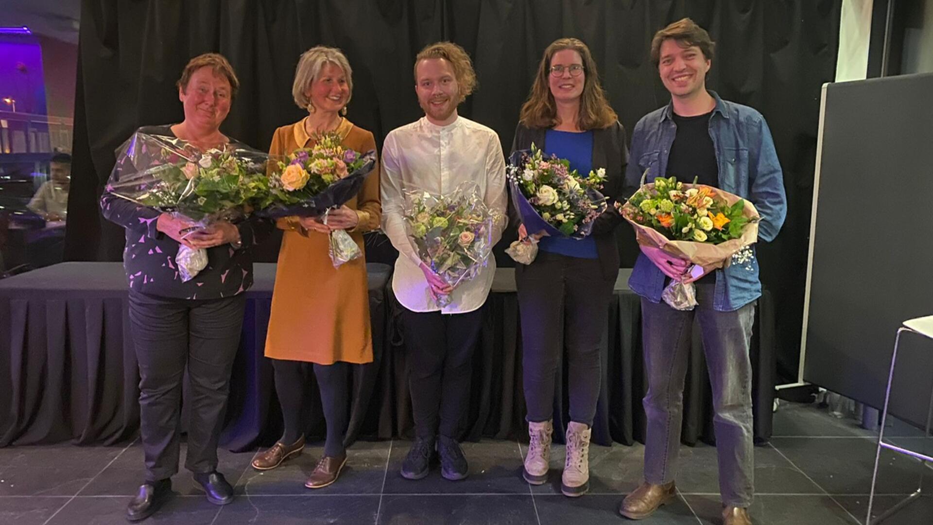 V.l.n.r. Marja van der Plaat, Nelly Galama, Nathan Koonstra, Marijke Dijkstra en Rienk Kuipers